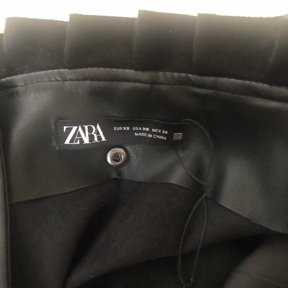 Jupe ZARA cuire noire, taille XS, toute NEUVE - Picture 2 of 2